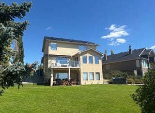 Interlock Aluminum Cedar Shingle Metal Roofing – Black | Cochrane, AB (Rear elevation)