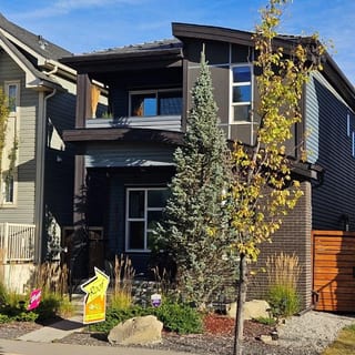 Interlock Aluminum Cedar Shingle Metal Roofing – Deep Charcoal | Calgary, AB (Front elevation)