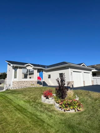 Deep Charcoal Interlock Cedar Shingle aluminum roof on a white ranch home with a deep charcoal metal roof in a, Stony Plain, Alberta
