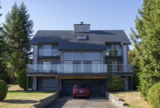 Interlock Aluminum Slate Metal Roofing – Deep Charcoal | Sechelt, BC (Street view)