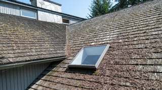 Before: a mossy wood shake roof on the home, Sechelt, British Columbia, ahead of a Deep Charcoal Interlock Slate aluminum roof