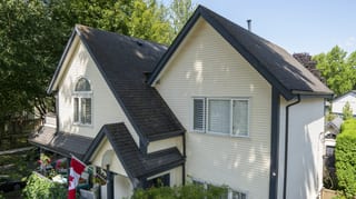 Before: an asphalt shingle roof on the home, Vancouver, British Columbia, ahead of a Deep Charcoal Interlock Slate aluminum roof