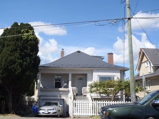 Deep Charcoal Interlock Slate aluminum roof on the home, Victoria, British Columbia