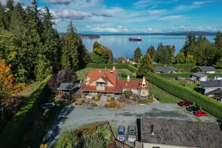 Copper Penny Interlock Slate aluminum roof on a Copper Penny Interlock Slate roof on a waterfront home in, Ladysmith, British Columbia