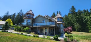 Before: a worn out wood shake roof on the home, Ladysmith, British Columbia, ahead of a Copper Penny Interlock Slate aluminum roof