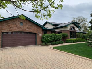 Colonial Brown Interlock Cedar Shingle aluminum roof on a Colonial brown metal roof on a suburban home with a brick, Orland Park, Illinois