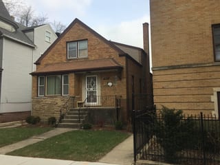 Before: a leaking asphalt shingle roof on the home, Chicago, Illinois, ahead of a Colonial Brown Interlock Slate aluminum roof