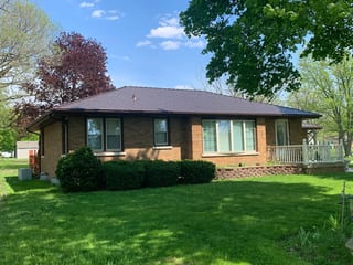 Colonial Brown Interlock Cedar Shingle aluminum roof on a Colonial brown roof on a single-storey rural home among, Wenona, Illinois