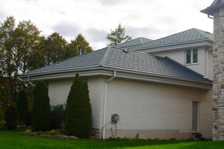 Interlock Aluminum Shake Metal Roofing – Charcoal Grey | Whitby, ON (Front-right elevation)