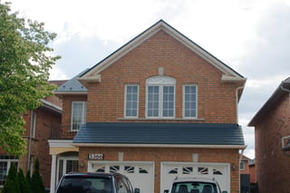 Interlock Aluminum Slate Metal Roofing – Deep Charcoal | Mississauga, ON (Front elevation)