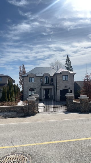 Interlock Aluminum Cedar Shingle Metal Roofing – Deep Charcoal | Innisfil, ON (Street view)