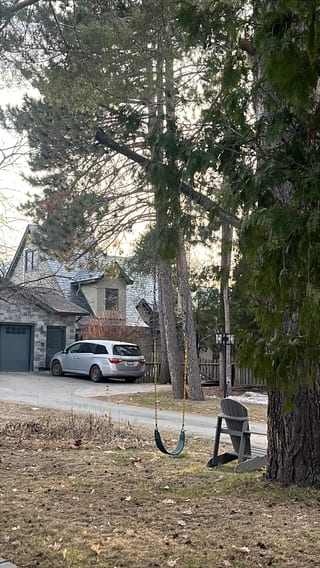 Interlock Aluminum Slate Metal Roofing – Deep Charcoal | Greater Sudbury, ON (Side elevation)