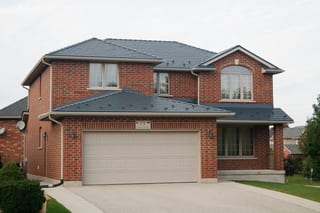 Interlock Aluminum Cedar Shingle Metal Roofing – Deep Charcoal | Cambridge, ON (Front-left elevation)