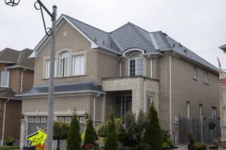 Interlock Aluminum Slate Metal Roofing – Deep Charcoal | Whitby, ON (Front-right elevation)