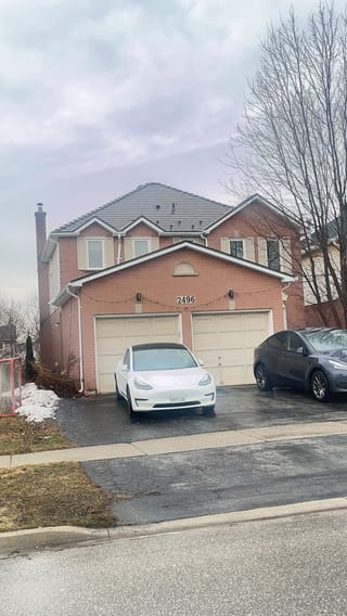 Interlock Aluminum Cedar Shingle Metal Roofing – Colonial Brown | Burlington, ON (Front elevation)