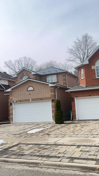 Interlock Aluminum Cedar Shingle Metal Roofing – Deep Charcoal | Mississauga, ON (Front-right elevation)
