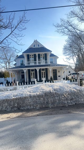 Interlock Aluminum Slate Metal Roofing – Deep Charcoal | Collingwood, ON (Front elevation)