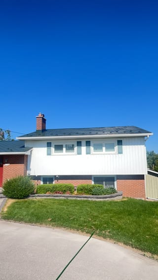 Interlock Aluminum Shingle Metal Roofing – Hunter Green | Beaverton, ON (Front elevation)