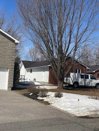 Interlock Aluminum Shingle Metal Roofing – Colonial Brown | Navan, ON (Front-left elevation)