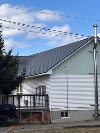 Interlock Aluminum Shingle Metal Roofing – Charcoal Grey | Chesterville, ON (Front-left elevation)