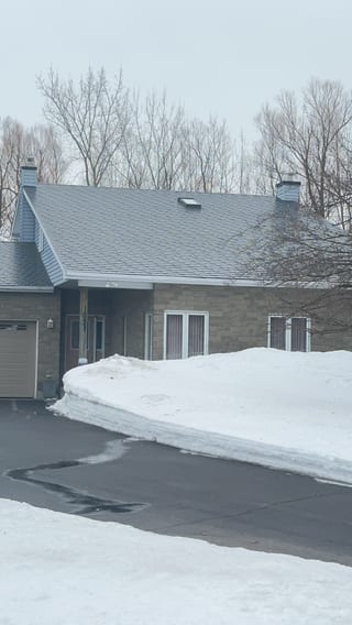 Interlock Aluminum Slate Metal Roofing – Charcoal Grey | Navan, ON (Close-up)