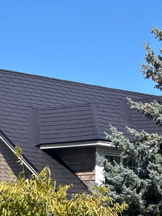 Interlock Aluminum Slate Metal Roofing – Black | Ottawa, ON (Close-up)