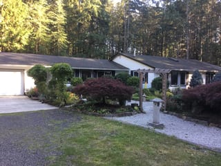 Before: a worn out asphalt shingle roof on the home, Poulsbo, Washington, ahead of a Deep Charcoal Interlock Slate aluminum roof