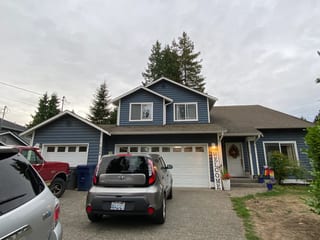 Before: a mossy asphalt shingle roof on the home, Bothell, Washington, ahead of a Musket Grey Interlock Slate aluminum roof