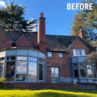 Before: a worn out wood shake roof on the home, Seattle, Washington, ahead of a Black Interlock Slate aluminum roof