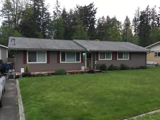 Before: a worn out asphalt shingle roof on the home, Bonney Lake, Washington, ahead of a Musket Grey Interlock Slate aluminum roof