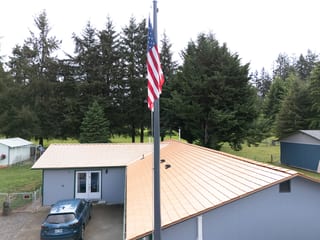 Copper Penny Interlock Slate aluminum roof on a grey ranch style home with a copper penny metal roof in a, Castle Rock, Washington