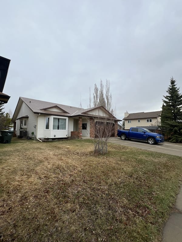 Interlock Aluminum Shingle Metal Roofing – Deep Charcoal | Sherwood Park, AB (Front elevation)