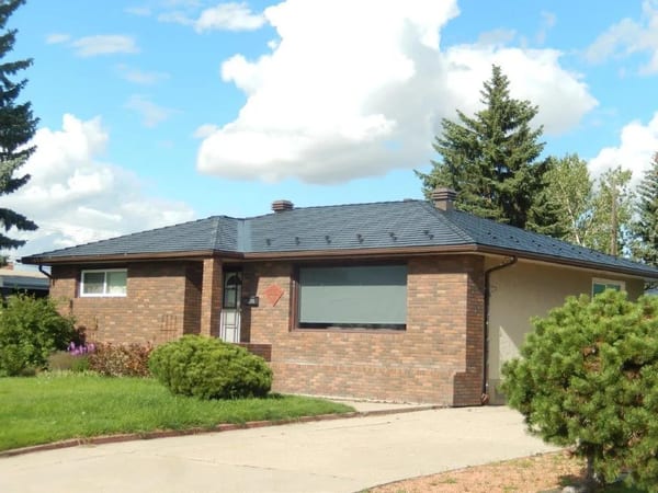 Interlock Aluminum Cedar Shingle Metal Roofing – Black | Edmonton, AB (Front elevation)