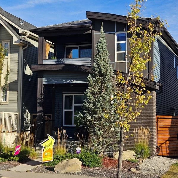 Interlock Aluminum Cedar Shingle Metal Roofing – Deep Charcoal | Calgary, AB (Front elevation)