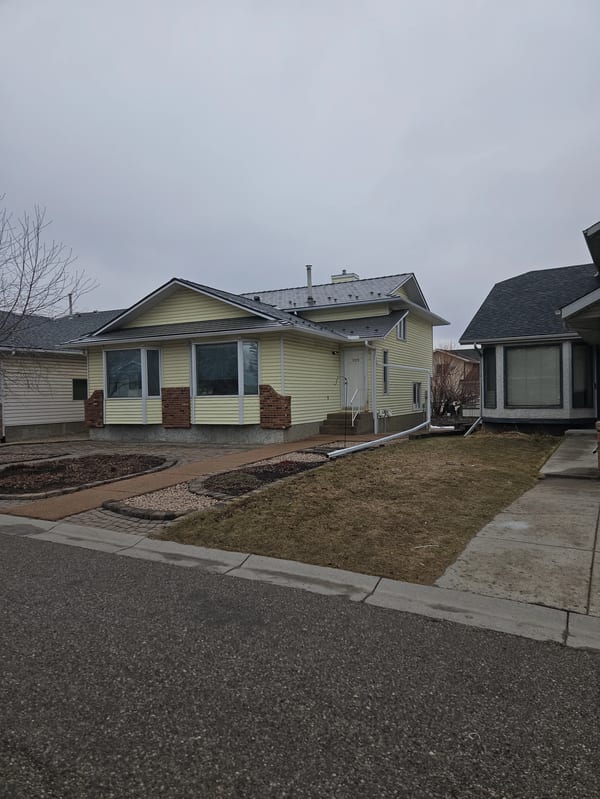 Interlock Aluminum Slate Metal Roofing – Musket Grey | Calgary, AB (Front elevation)