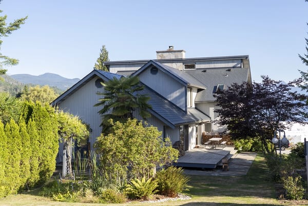 Interlock Aluminum Slate Metal Roofing – Deep Charcoal | Sechelt, BC (Rear elevation)