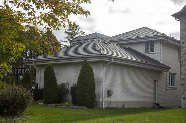 Interlock Aluminum Shake Metal Roofing – Charcoal Grey | Whitby, ON (Front-left elevation)