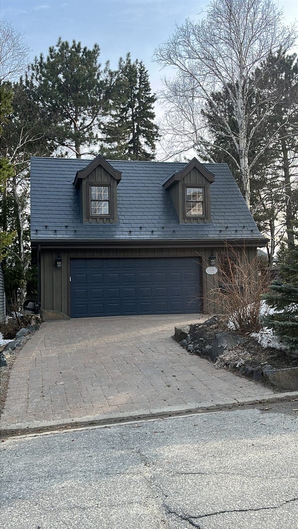 Interlock Aluminum Slate Metal Roofing – Deep Charcoal | Greater Sudbury, ON (Front elevation)