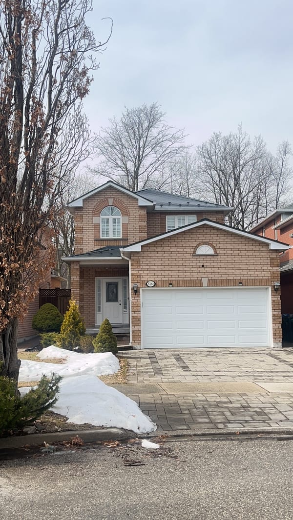 Interlock Aluminum Cedar Shingle Metal Roofing – Deep Charcoal | Mississauga, ON (Front elevation)