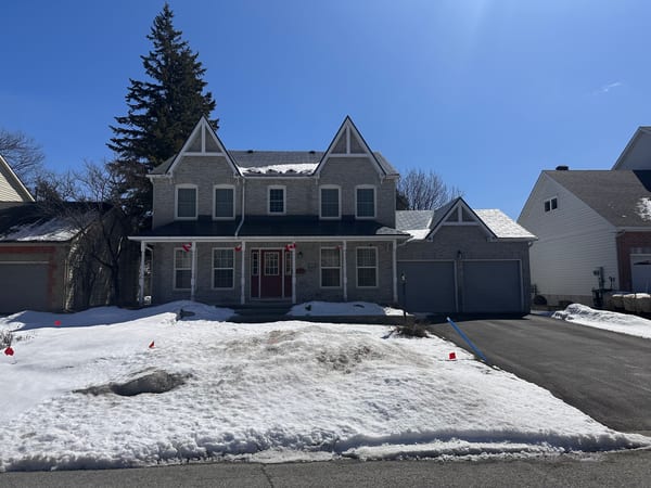 Interlock Aluminum Shingle Metal Roofing – Charcoal Grey | Stittsville, ON (Front elevation)