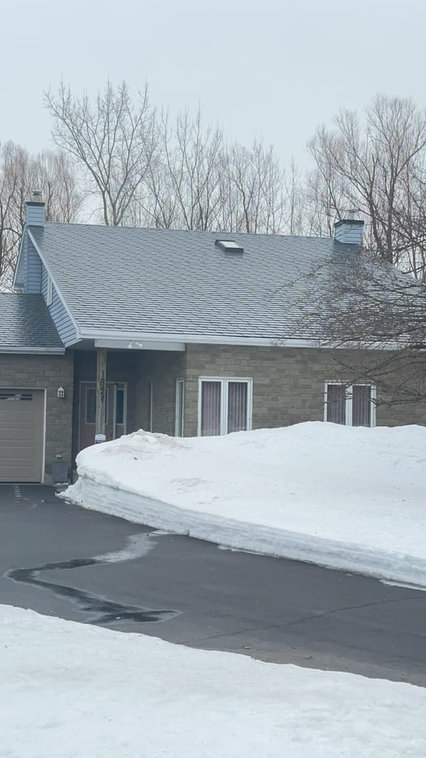 Interlock Aluminum Slate Metal Roofing – Charcoal Grey | Navan, ON (Close-up)