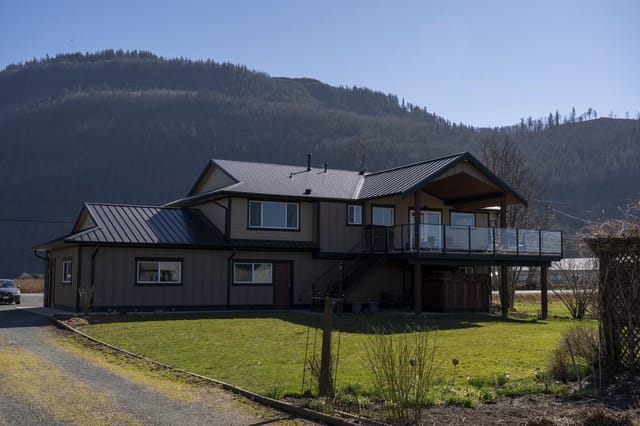 Deep Charcoal Interlock Slate aluminum roof on a two-storey home with a metal roof in a mountain setting, Abbotsford, British Columbia