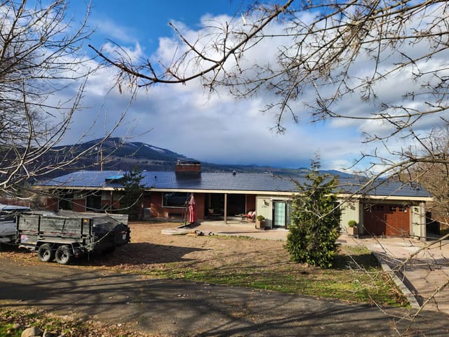 Black Interlock metal roof in Hood River, OR