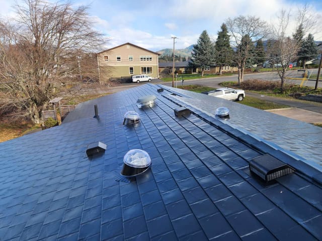 Black Interlock metal roof in Hood River, OR