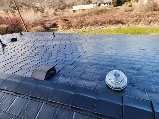 Black Interlock metal roof in Hood River, OR