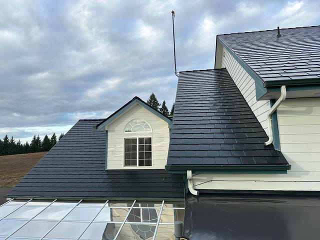 Black Interlock metal roof in Eugene, OR