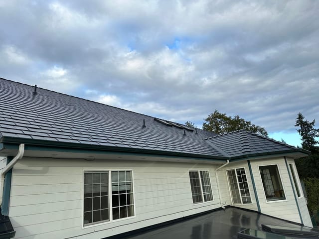 Black Interlock metal roof in Eugene, OR