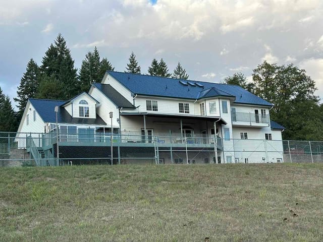 Black Interlock metal roof in Eugene, OR