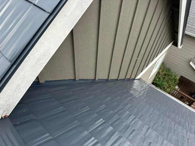 Deep Charcoal Interlock metal roof in Newberg, OR