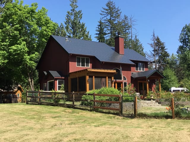 Charcoal Grey Interlock metal roof in Woodinville, WA